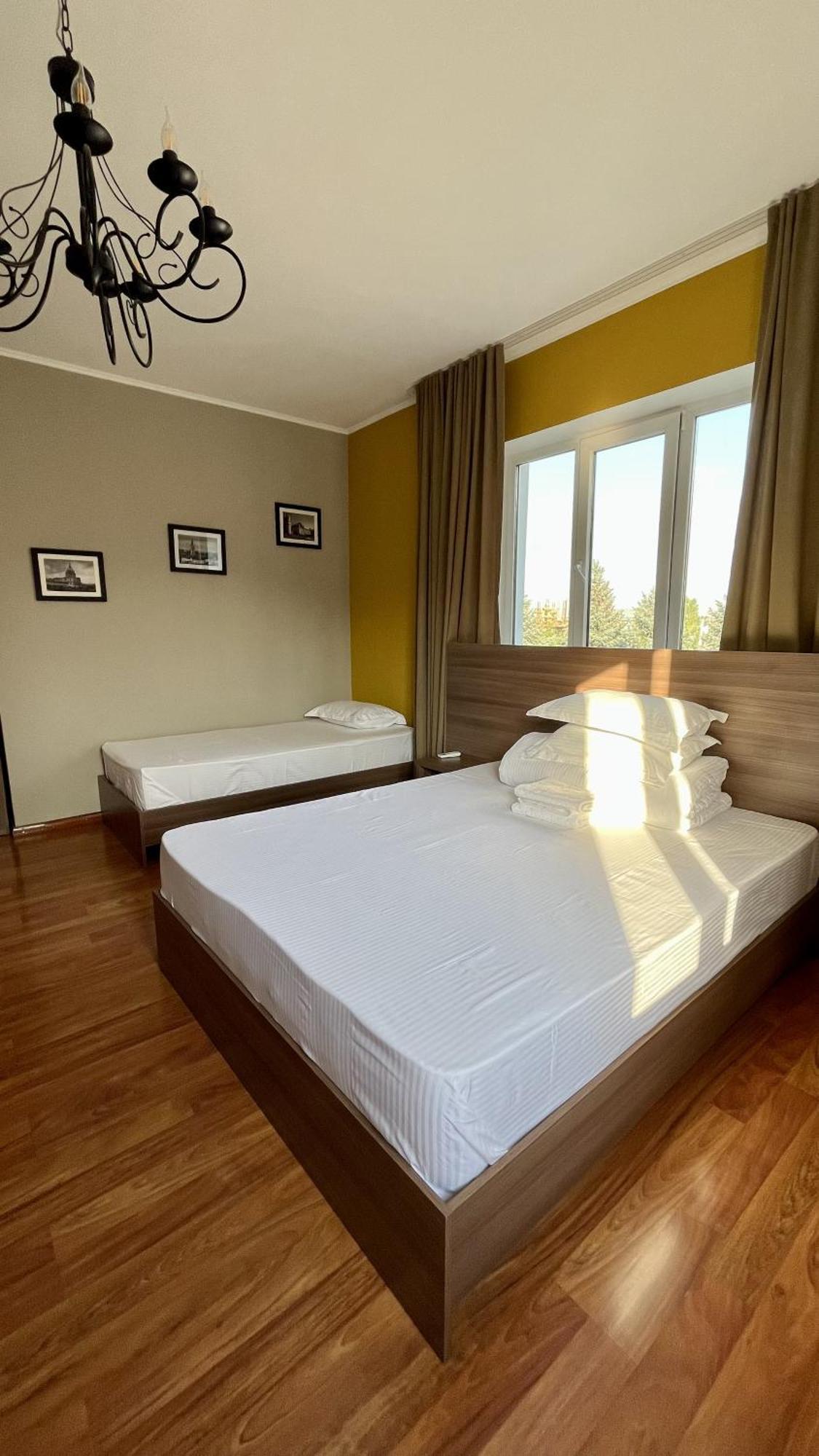 People Guest House Bishkek Luaran gambar
